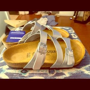 New with tags Salina Birkenstock’s